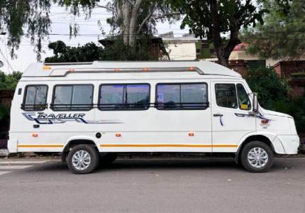 17 Seater Tempo Traveller