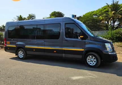 17 Seater Urbania Traveller